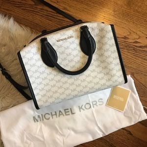 ❗️SOLD❗️Michael Kors purse